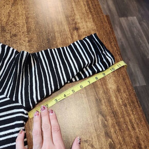 Liz Claiborne Horizontal stripe top - Picture 7 of 7